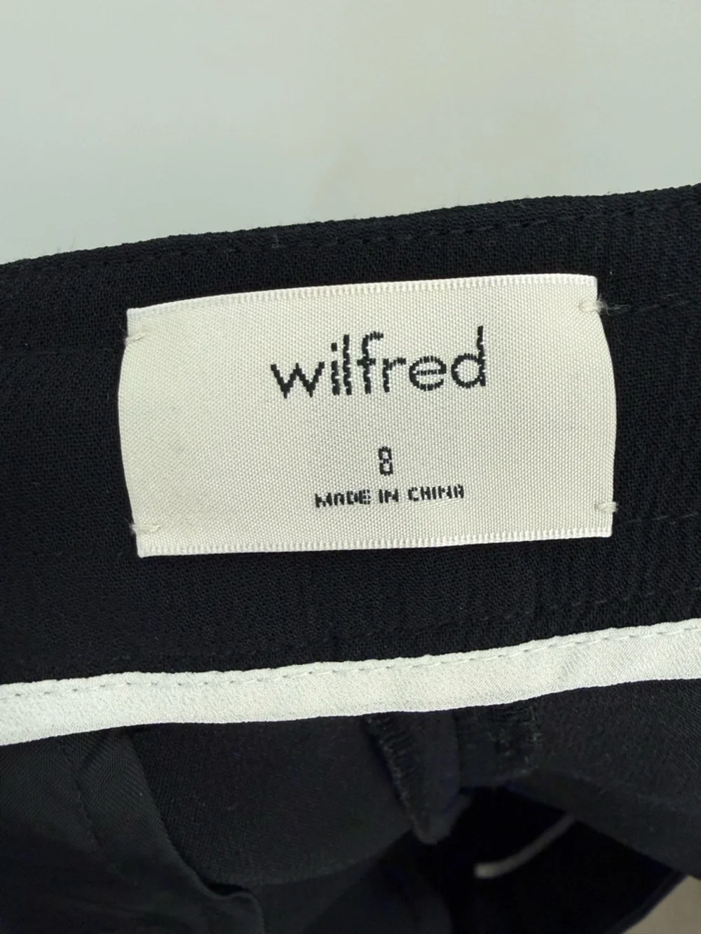 Aritzia Wilfred Exergue Short Ribbon tie crepe low rise shorts in Black Size 8